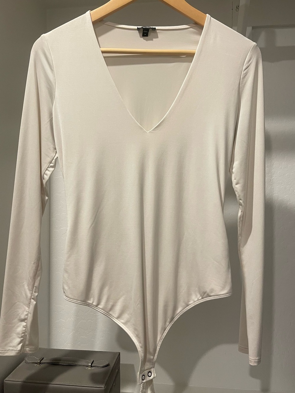 Express Cream Long Sleeve Bodysuit 
Excellent condition